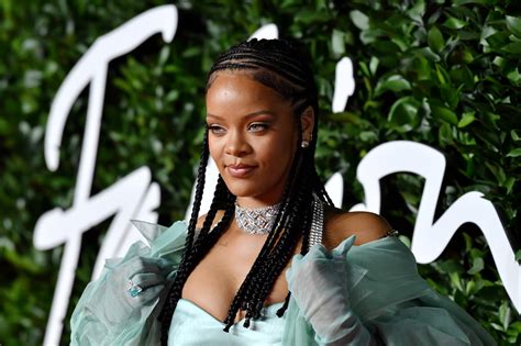 rihanna newest video.